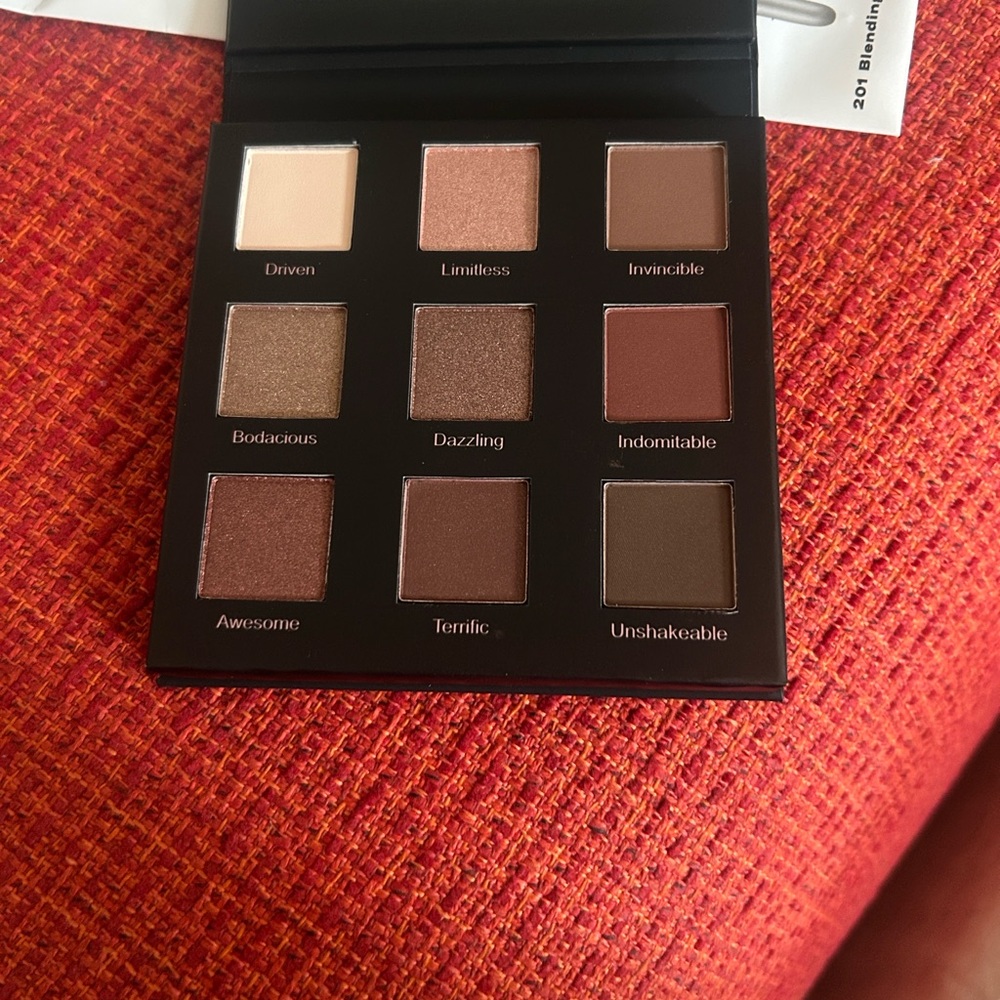 RealHer Make It Happen Eyeshadow Palette - Bold Neutrals